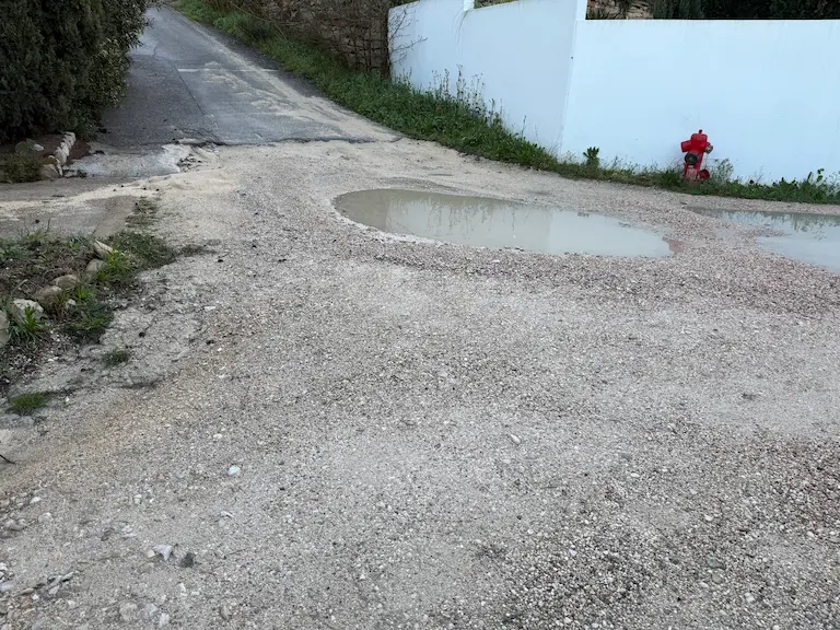 chemin de lotissement avant goudronnage enrobé à chaud par viamenagement à marseille 13011